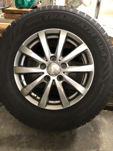使い勝手の良い】 スタッドレスタイヤ4本セット 205/70R15 ザ