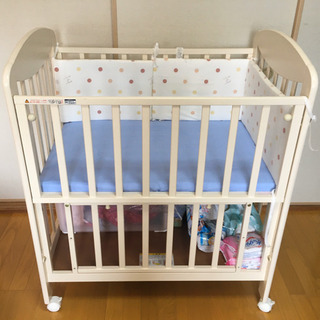 カトージ　ミニ　ベビーベッド　プチバニラ ミニ立ちベッド（プチバニラ）」について｜カトージの商品