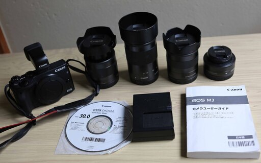 Canon ミラーレス一眼カメラ EOS M3　レンズ４本、バッテリーパック・チャージャー付