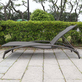 ビーチチェア・屋外家具・サンラウンジャー】ラタンビーチチェア