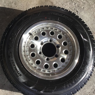 【引き取り先が決まりました】ハイエース200系にて使用　スタッドレスタイヤ+アルミセット　溝多めの国産タイヤ