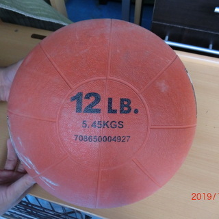 メディシンボール（腹筋トレ用の重量ボール）