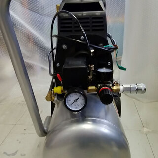 オイルレスエアーコンプレッサー　1，5馬力　２５L オイルレスエアーコンプレッサー 1，5馬力 25L 【公式通販】