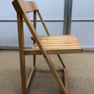 木製の折りたたみ椅子