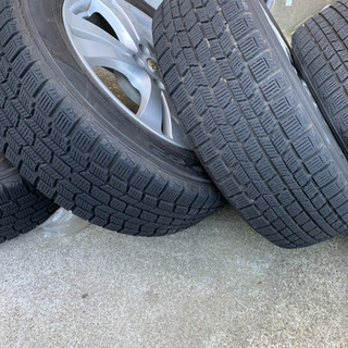 値引き！ 215 60 Ｒ17 ヴェルファイア他 スタッドレスタイヤ