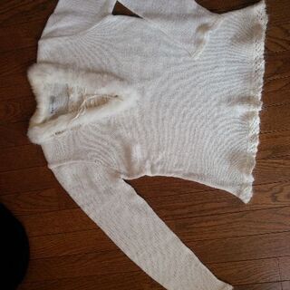 薄手の白のセーター