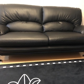 値下げしました。ほぼ新品同様。3人掛けバイバック