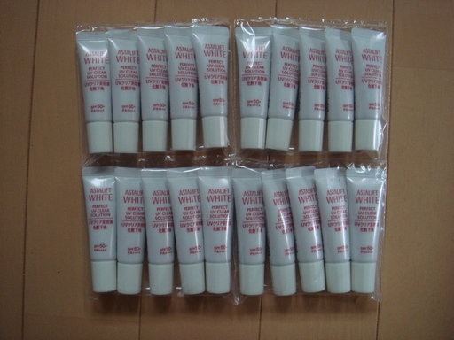 アスタリフトホワイト パーフェクトUVクリアソリューション 100g（5g×20本）です。
