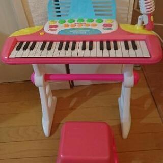 子供遊び用の電子ピアノ