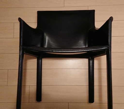 Enrico Pellizzoni社製 “Pasqualina Chair” 本革アームチェア