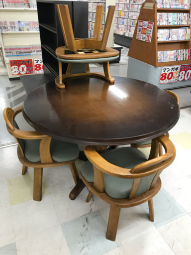 キツツキマーク 円卓テーブル+椅子4脚(別途料金)