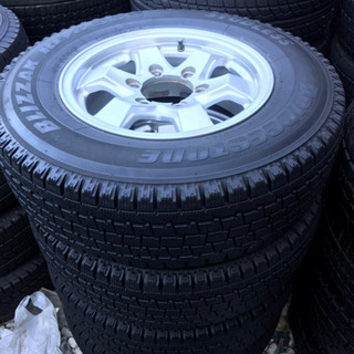 格安ハイエース用アルミホイール付きスタッドレスタイヤ　195/80/15★取り付け無料★