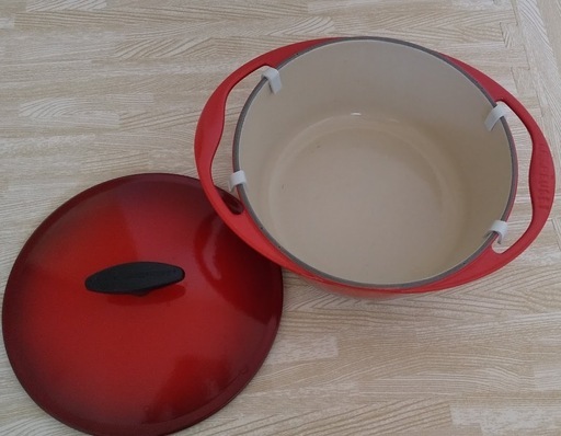 ◇至急募集◇11月末で処分【美品鍋+カッティングボード】ル・クルーゼ