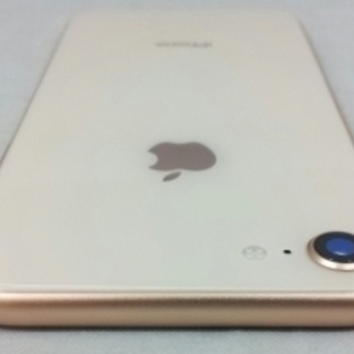 iPhone - iPhone8 (au) SIMロック解除済み 64GB ゴールド au 【SIMロック解除済！制限〇】 iPhone 8 64GB ゴールド 付属品