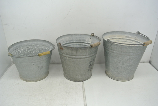 アンティークな可愛いバケツ 1番小さい1個のみ 缶入れ 薪入れなどに Ken 三条の掃除用具 バケツ の中古あげます 譲ります ジモティーで不用品の処分 アンティークな可愛いバケツ 1番小さい1個のみ 缶入れ 薪入れなどに Ken 三条の掃除用具 バケツ の中古あげます 譲ります ジモティーで不用品の処分