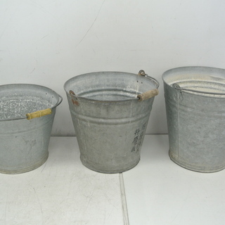 アンティークな可愛いバケツ 1番小さい1個のみ 缶入れ 薪入れなどに Ken 三条の掃除用具 バケツ の中古あげます 譲ります ジモティーで不用品の処分