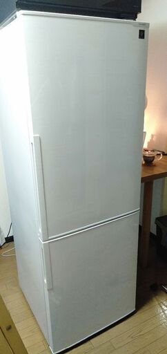 シャープ270㍑冷蔵庫】海外赴任確定の為お譲りします。2017年製 | opts ...