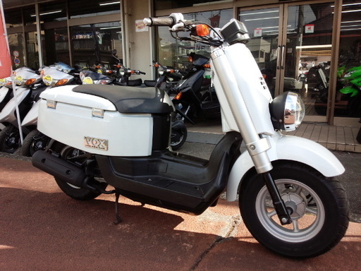 NO.2974　ＶＯＸ（ヴォックス）　水冷４サイクルエンジン　ＦＩ車　ホワイト　☆彡