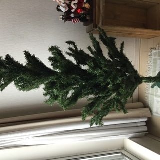 大きめクリスマスツリーとライトのセット。サンタさんのアンティーク風置物