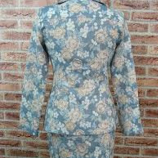 Cecil Mcbee セシルマクビーゴブラン織り花柄スーツ日本製レディースライトブルー系 C 浜松 のスーツ レディース の中古 古着あげます 譲ります ジモティーで不用品の処分