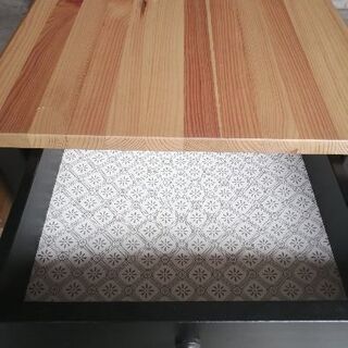 おしゃれな無垢ローテーブル。横サイズ調整可能で便利