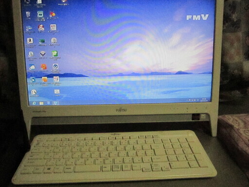 （中古品）富士通EUJITSU 一体型デスクトップパソコンESPIMO EH30/KT 20型ワイド液晶　地デジ