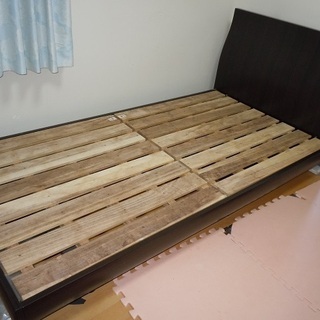 シングルベッド　フレーム　木製