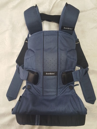 ベビービョルン ベビーキャリア ONE⁺ Air メッシュ ダークブルー 抱っこ紐（中古品） ※専用スタイカバー（中古）のおまけ付き