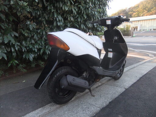 スズキ　レッツ2(2サイクル)　中古実動車　バッテリー新品　オイル交換済み　エナメル調シートカバー張替え済み　書類有り スズキ レッツ2(2サイクル) 中古実動車 バッテリー新品 オイル交換済み