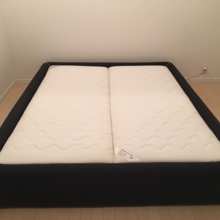 イケアベッドマットレス付き クイーンサイズ