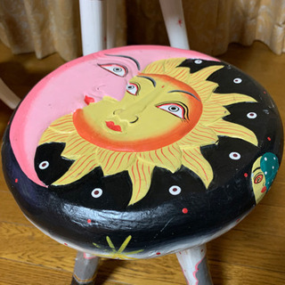 アジアン雑貨 小椅子 太陽とピンクの月