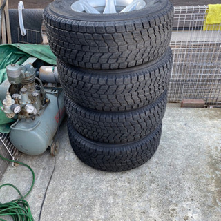 スタッドレスタイヤ ランドクルーザーなど