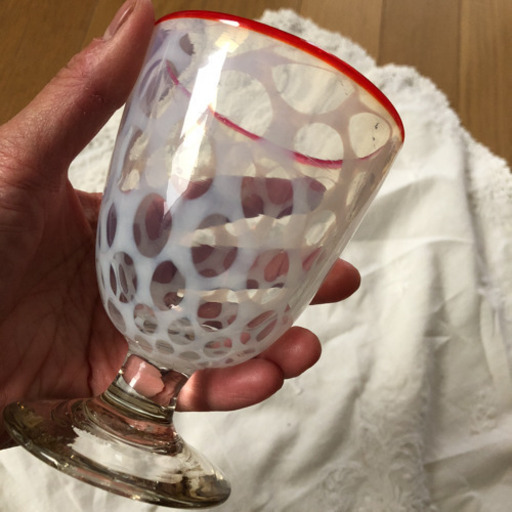 骨董　時代ガラス　希少　水玉紋　乳白色　ワイングラス型　氷コップ　ウラン　１客