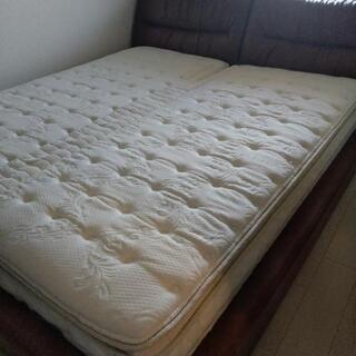 福岡　ニトリ　クイーンサイズベッド（マットレスシングル2つ込）