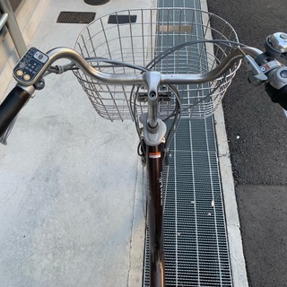 地域限定送料無料　バッテリー新品　ラフィーニ　三人乗り　茶　神戸市　電動自転車 地域限定送料無料 バッテリー新品 ラフィーニ 三人乗り 茶 神戸