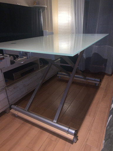 再値下!【美品】高さ自由 強化ガラスリフティングテーブル 高さ31~83cm 　昇降テーブル　120✖️75