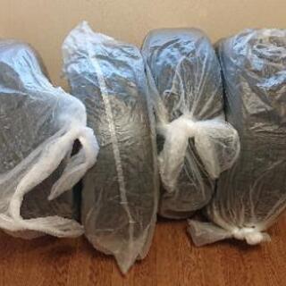 スタッドレスタイヤとホイルです。5穴