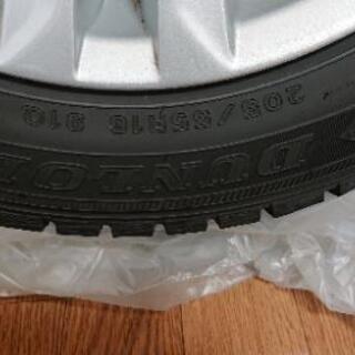 スタッドレスタイヤとホイルです。5穴