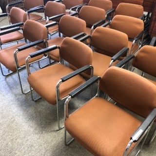 茶色い椅子