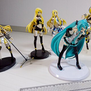 初音ミクとLily4体フィギュア25cmくらい