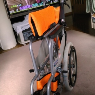 新古車.車椅子自走 手押し車 お年寄り 障害 旅行便利携帯しやすい 丈夫