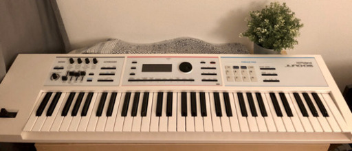 【引越しにつきお値下げ中3/22までの取引希望】【美品】Roland JUNO-DS61 ホワイト