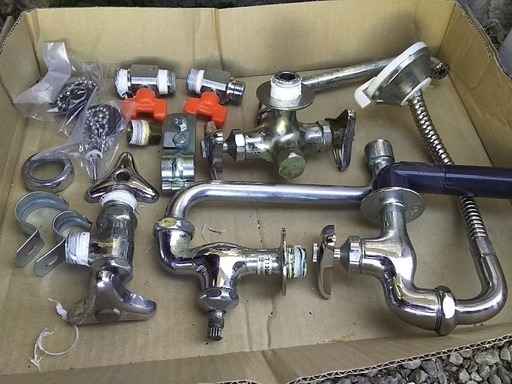 水栓、蛇口　水栓バルブ　15水道管バンド　水道金具　水道用品