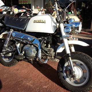 NO.2985　ゴリラ　４サイクル　クラッチ付き４速　ホワイト　☆彡 NO.2985 ゴリラ 4サイクル クラッチ付き4速 ホワイト ☆彡