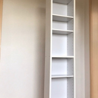 部屋の隙間における本棚
