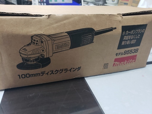 【未使用】マキタ　100㎜　ディスクグラインダー　9553B　箱痛み有り