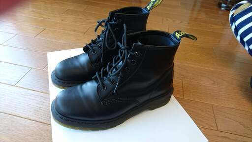 ほぼ新品のメンズ「Dr.Martens 101Z 6ホールブーツ」です！