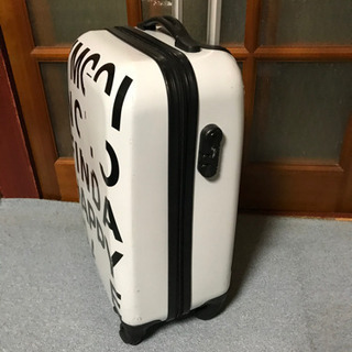 マルワのスーツケースの画像
