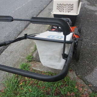 アメリカ製芝刈り機5馬力バケット付き
