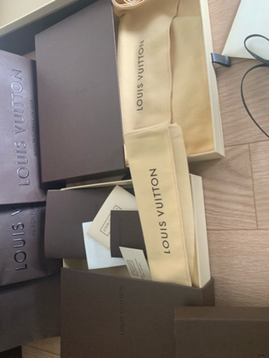 VUITTON 空き箱紙袋大小様々備品付き